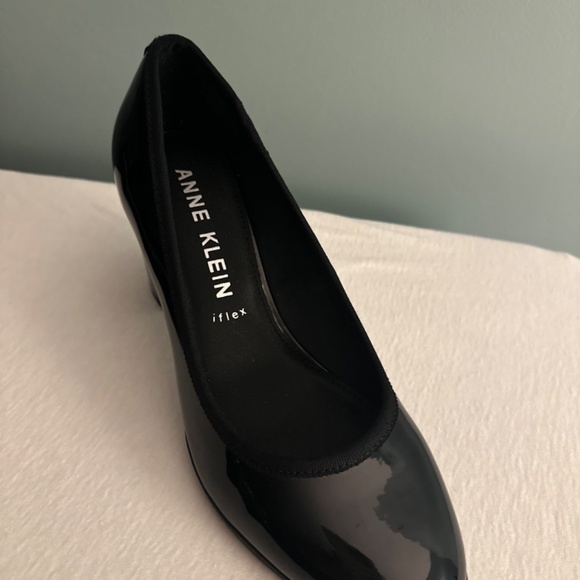 Anne Klein Chunky Heels - Picture 3 of 5